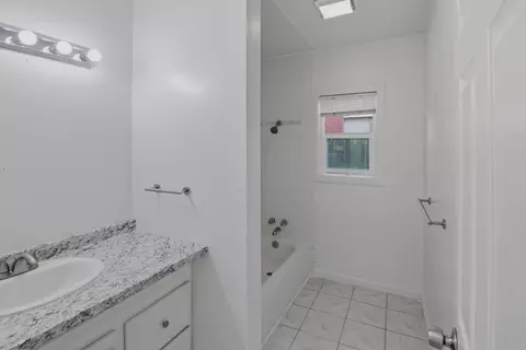 Bath - 889 E 23rd St, Merced, CA 95340 photo 1 of 1