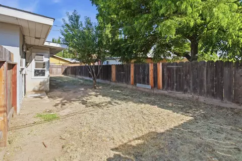 Exterior - 889 E 23rd St, Merced, CA 95340 photo 2 of 3