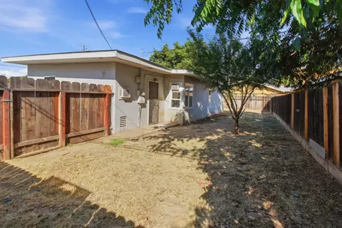 Exterior - 889 E 23rd St, Merced, CA 95340 photo 3 of 3