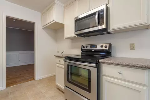 Kitchen - 253 E Canterbury Dr, Stockton, CA 95207 photo 3 of 3