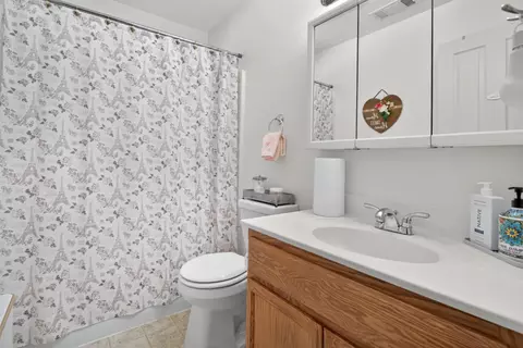 Bath - 4856 Kiva Dr, Copperopolis, CA 95228 photo 4 of 5