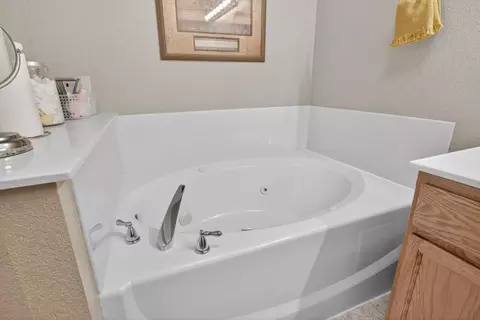 Bath - 4856 Kiva Dr, Copperopolis, CA 95228 photo 3 of 5