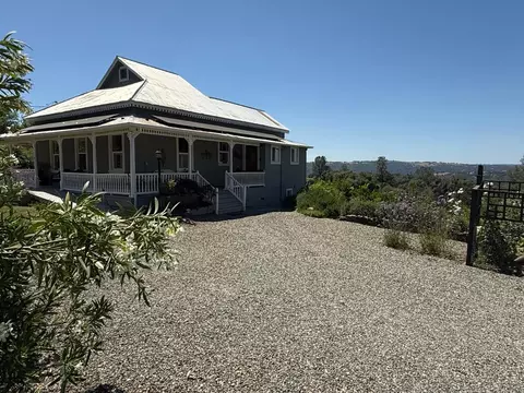 8900 Center St, Mokelumne Hill, CA 95245