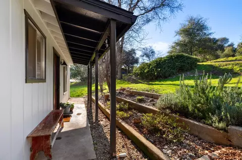 Exterior - 20475 Eureka Dr, Sonora, CA 95370 photo 7 of 9