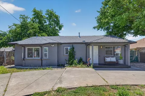7524 Fruitridge Rd, Sacramento, CA 95820