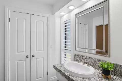 Bath - 10401 Golf Link Rd, Turlock, CA 95380 photo 1 of 10