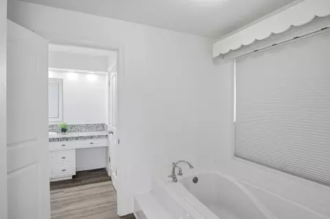Bath - 10401 Golf Link Rd, Turlock, CA 95380 photo 2 of 10
