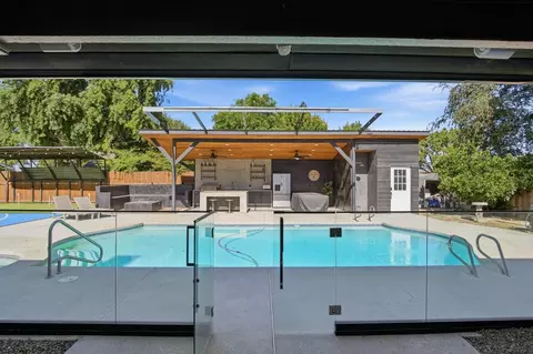 Exterior - 10401 Golf Link Rd, Turlock, CA 95380 photo 6 of 11