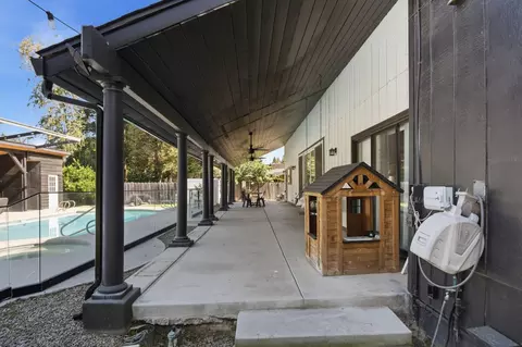 Exterior - 10401 Golf Link Rd, Turlock, CA 95380 photo 5 of 11