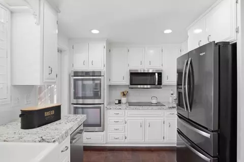 Kitchen - 10401 Golf Link Rd, Turlock, CA 95380 photo 3 of 4