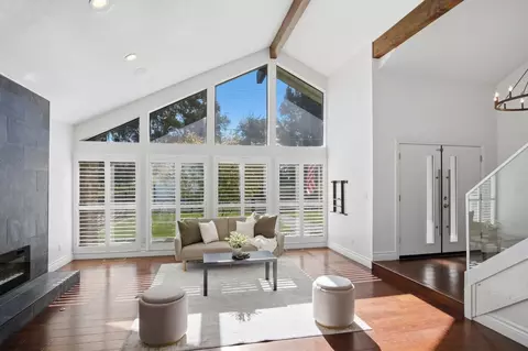 Living - 10401 Golf Link Rd, Turlock, CA 95380 photo 2 of 4