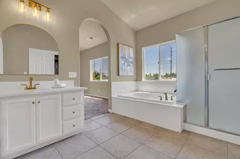 Bath - 3704 Havenhurst Ct, Modesto, CA 95355 photo 4 of 4