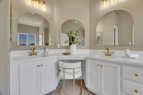 Bath - 3704 Havenhurst Ct, Modesto, CA 95355 photo 3 of 4