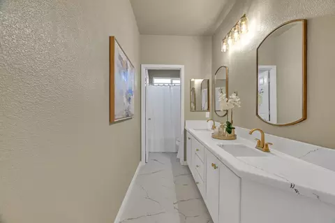 Bath - 3704 Havenhurst Ct, Modesto, CA 95355 photo 2 of 4