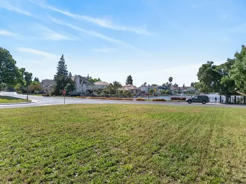 7701 E Shore Dr, Sacramento, CA 95831 photo 14