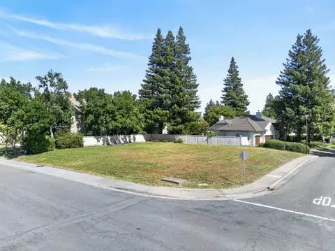 7701 E Shore Dr, Sacramento, CA 95831