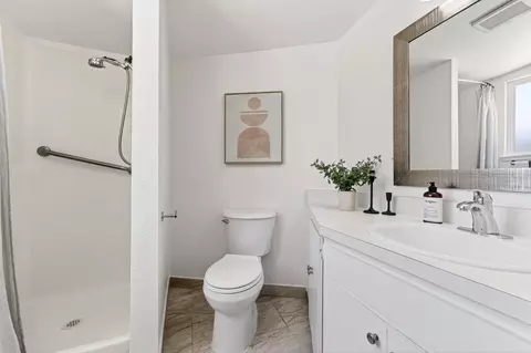 Bath - 1400 Orange Ln, Davis, CA 95616 photo 4 of 4