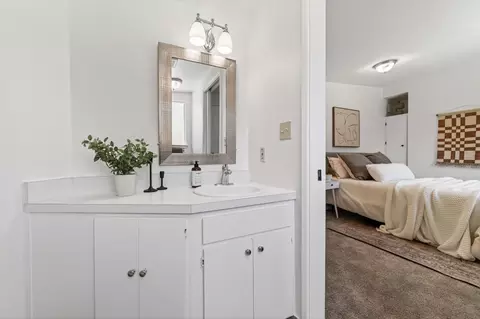 Bath - 1400 Orange Ln, Davis, CA 95616 photo 3 of 4