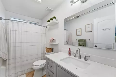 Bath - 2220 Ellison Dr, Modesto, CA 95355 photo 3 of 3