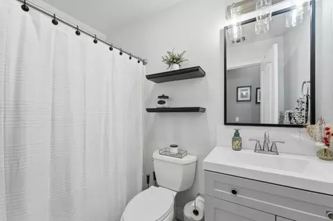 Bath - 2220 Ellison Dr, Modesto, CA 95355 photo 2 of 3