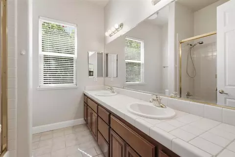 Bath - 4129 Poppleton Way, Carmichael, CA 95608 photo 4 of 4