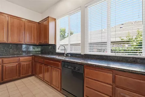 Kitchen - 4129 Poppleton Way, Carmichael, CA 95608 photo 4 of 4