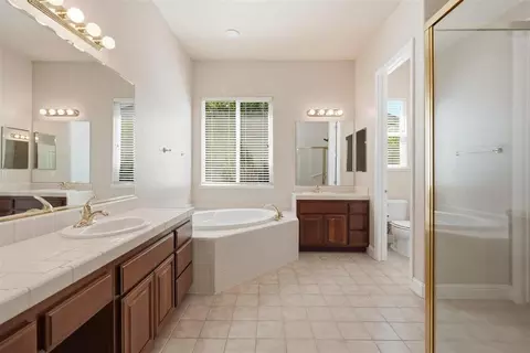 Bath - 4129 Poppleton Way, Carmichael, CA 95608 photo 2 of 4