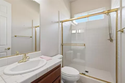 Bath - 4129 Poppleton Way, Carmichael, CA 95608 photo 1 of 4