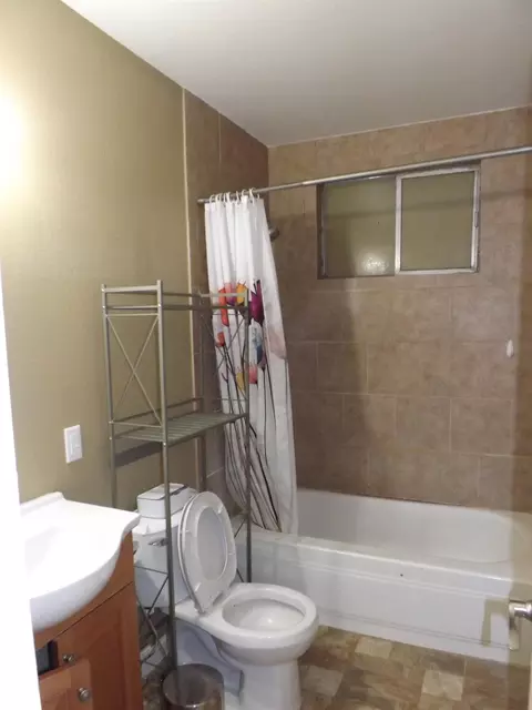 Bath - 5763 E Morse Rd, Lodi, CA 95240 photo 2 of 2