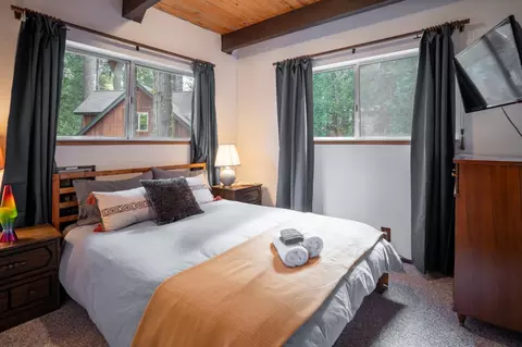 Bedroom - 3790 Apache Rd, Dorrington, CA 95223 photo 5 of 7