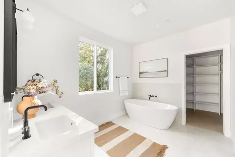 Bath - 376 Cuckoo Ct, Applegate, CA 95703 photo 4 of 6