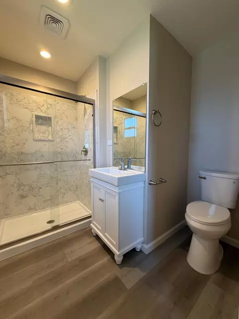Bath - 2304 Coston Ave, Modesto, CA 95350 photo 3 of 4