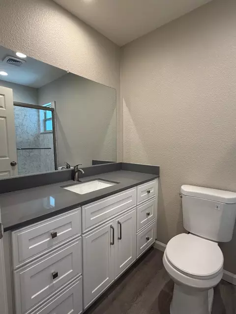 Bath - 2304 Coston Ave, Modesto, CA 95350 photo 1 of 4