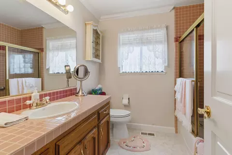 Bath - 23472 Los Ranchos Dr, Tracy, CA 95304 photo 2 of 3