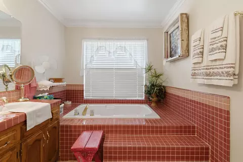 Bath - 23472 Los Ranchos Dr, Tracy, CA 95304 photo 4 of 5