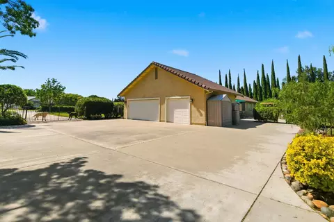Exterior - 23472 Los Ranchos Dr, Tracy, CA 95304 photo 7 of 10