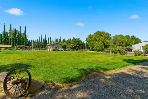 Exterior - 23472 Los Ranchos Dr, Tracy, CA 95304 photo 9 of 13