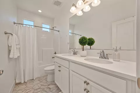 Bath - 356 River St, Lincoln, CA 95648 photo 3 of 5