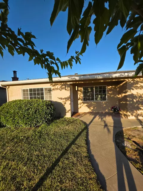 10042 Freesia Ave, Stockton, CA 95212