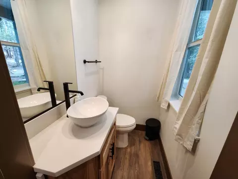 Bath - 79 Silver Tip Dr, Bear Valley, CA 95223 photo 3 of 8