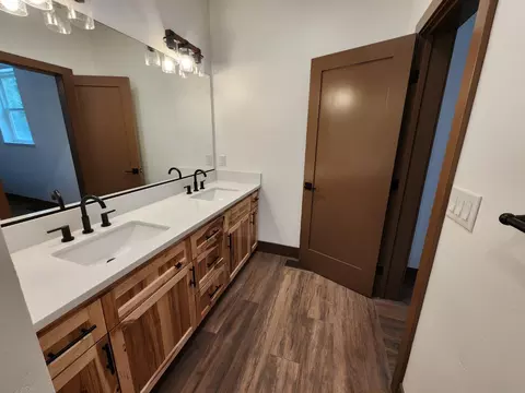Bath - 79 Silver Tip Dr, Bear Valley, CA 95223 photo 5 of 8