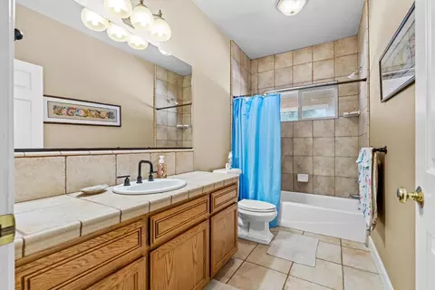Bath - 9885 E Louise, Manteca, CA 95336 photo 2 of 3