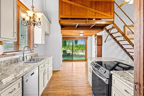 Kitchen - 9885 E Louise, Manteca, CA 95336 photo 10 of 10