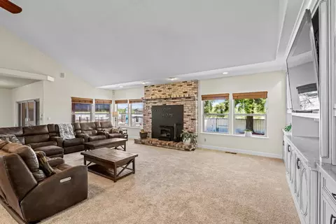 Living - 9885 E Louise, Manteca, CA 95336 photo 2 of 5
