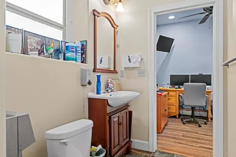 Bath - 9885 E Louise, Manteca, CA 95336 photo 3 of 3