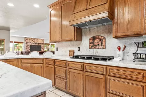 Kitchen - 9885 E Louise, Manteca, CA 95336 photo 4 of 10