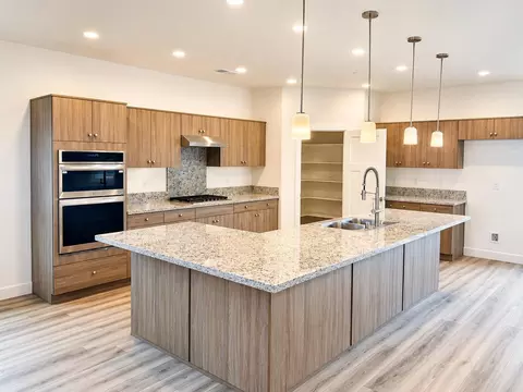 3802 Via Capitola, Madera, CA 93637 photo 2