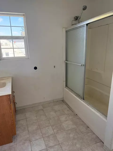 Bath - 301 B St, Isleton, CA 95641 photo 2 of 4