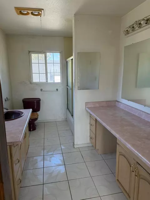Bath - 301 B St, Isleton, CA 95641 photo 3 of 4