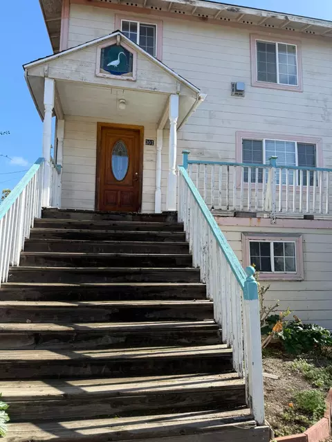 Exterior - 301 B St, Isleton, CA 95641 photo 2 of 9
